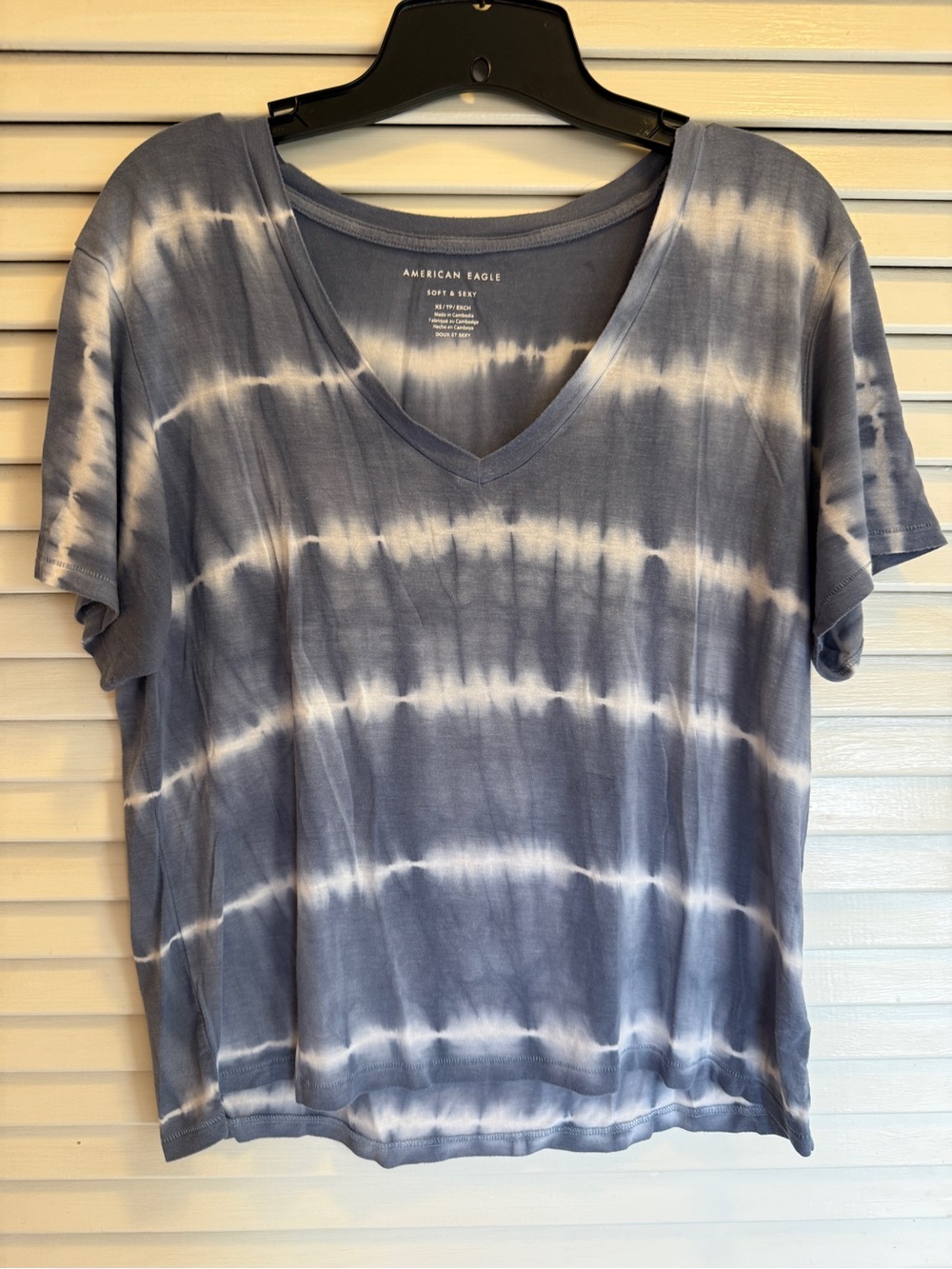 American Eagle Outfitters Blue and White Soft & Sexy Tie-Dye V-Neck Tee